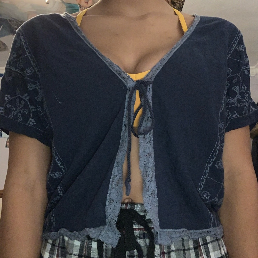 American Eagle tie shirt